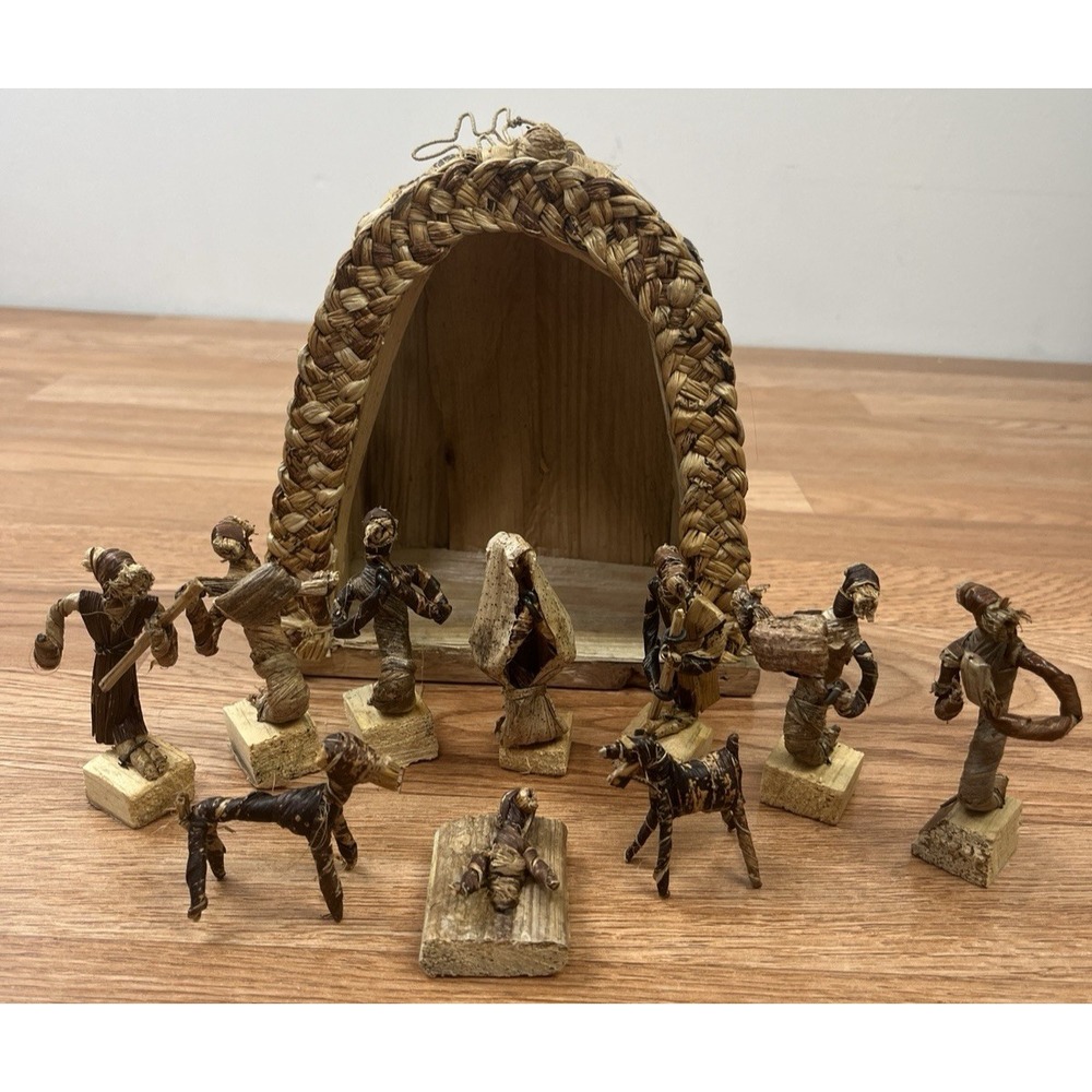 Vintage Banana Fiber Nativity Set With Stable , 11 Piece Set, Woven Plant Fibers